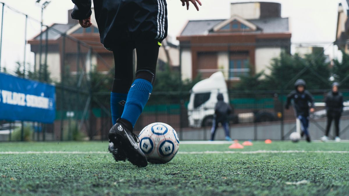 Rivalidades en la cancha chilena: pasión, historia y pulso